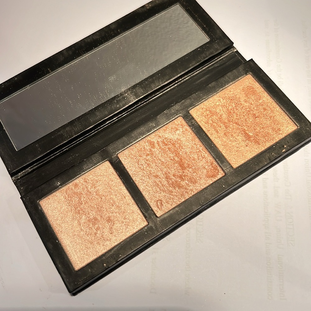 Mac hyper real glow palette